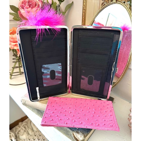 Pink feather wallet with rhinestone detail - Picture 3 of 3